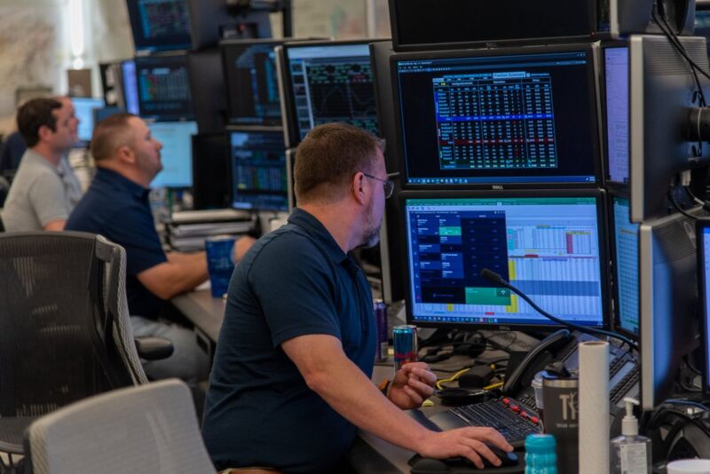 Image for the Tweet beginning: Keeping the lights on takes